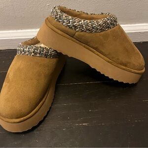 New Steve Madden Salena-2 Chestnut Suede Slip-On Platform Women's Shoes. Size 6